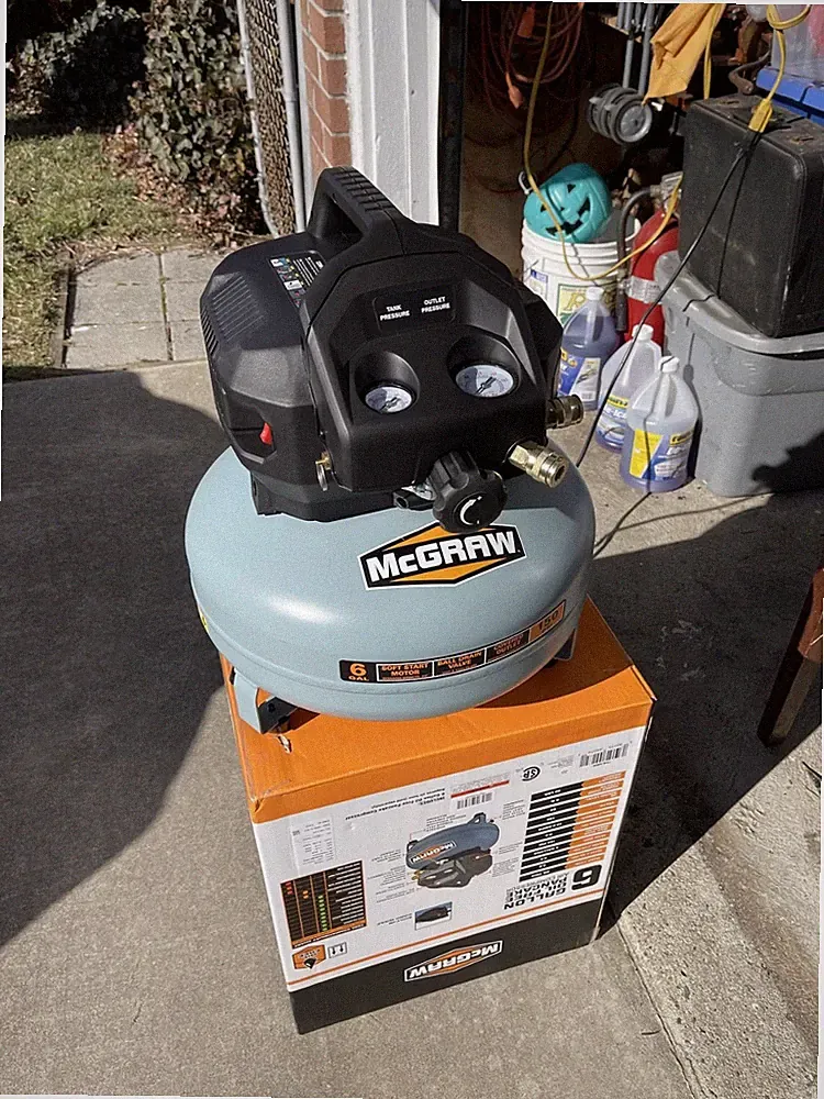 Mcgraw 0.8 HP 150PSI 6 Gallon Low Profile & Oil-Free Pancake Air Compressor 120V